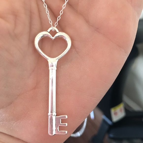 18” 925 Stamped Chain w/ Silver Alloy Key Pendant - Picture 4 of 5